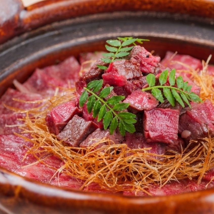 【恵比寿うしみつ premiumコース】「和牛の雲丹ユッケドック　～目の前仕上げ～」や「厳選ヒレのブリオッシュサンド」「厳選和牛ヒレとサーロインの土鍋ご飯　〜櫃まぶし〜」