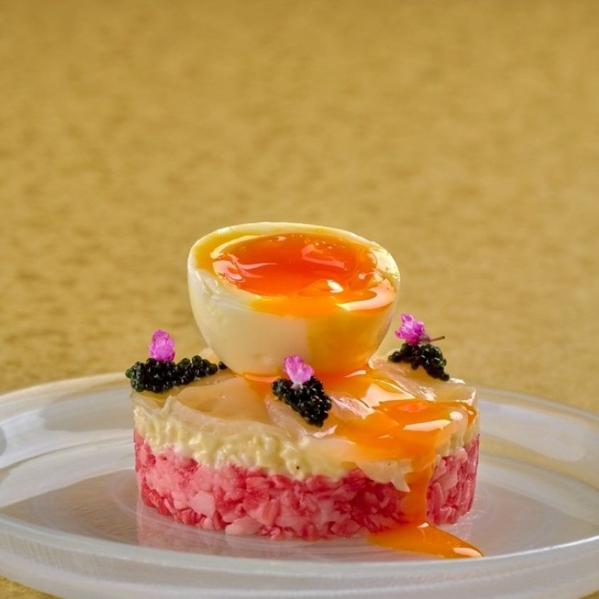 個室確約　【新宿うしみつ開店記念コース】新宿うしみつの開店を記念したコースです。和牛の蟹いくらユッケドッグ、冬のウフマヨユッケ、厳選ヒレ肉のブリオッシュカツサンド、特製海苔冷麺をご提供。